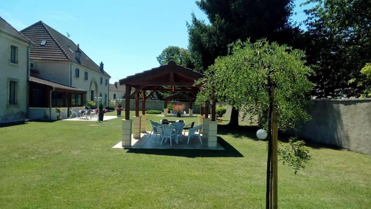 Hotel Le Domaine Des Papillons Beaujeu-Saint-Vallier-et-Pierrejux Esterno foto