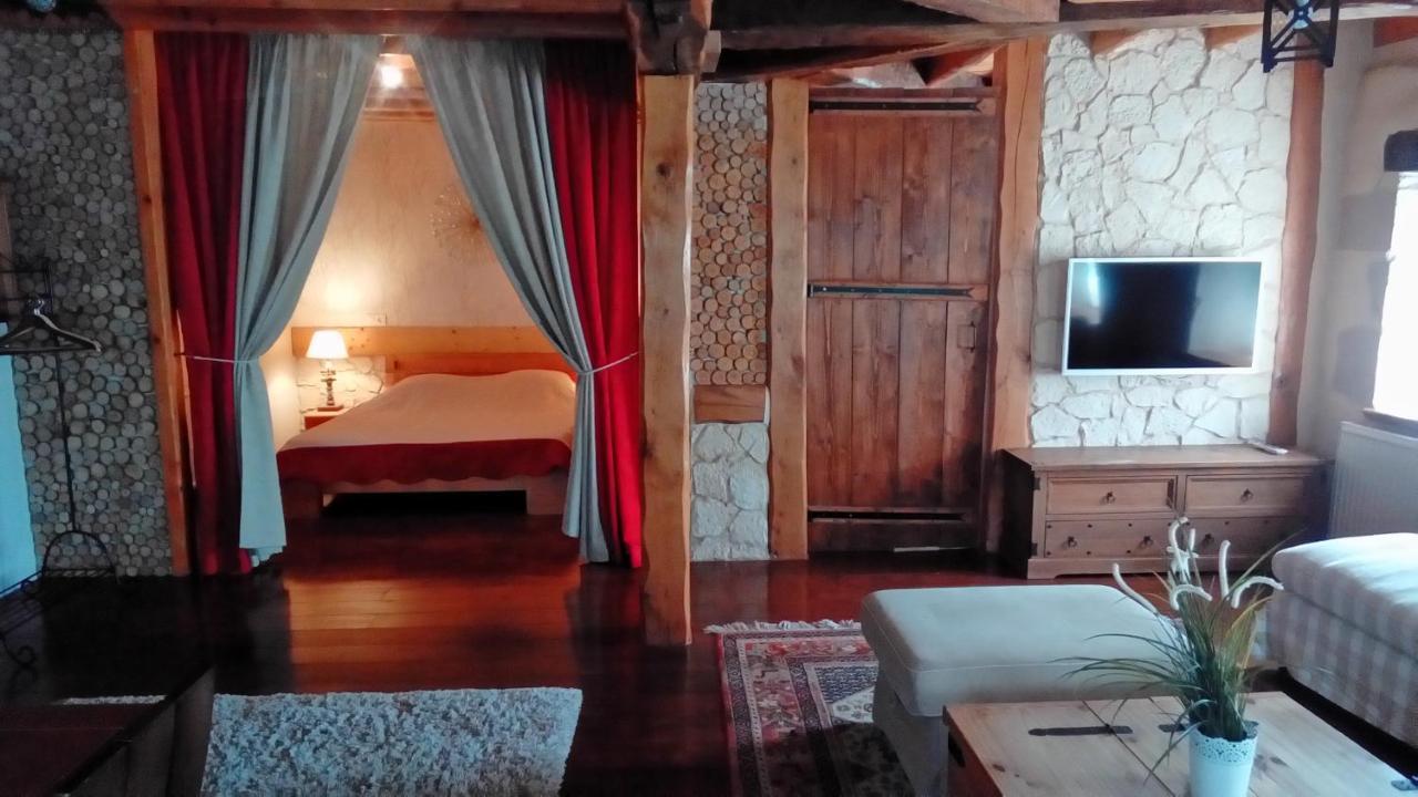 Hotel Le Domaine Des Papillons Beaujeu-Saint-Vallier-et-Pierrejux Esterno foto