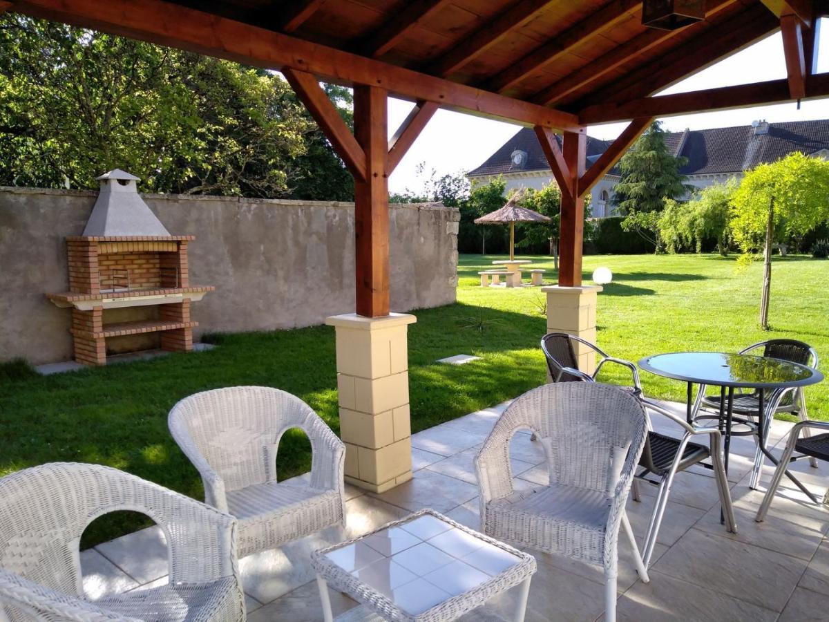 Hotel Le Domaine Des Papillons Beaujeu-Saint-Vallier-et-Pierrejux Esterno foto