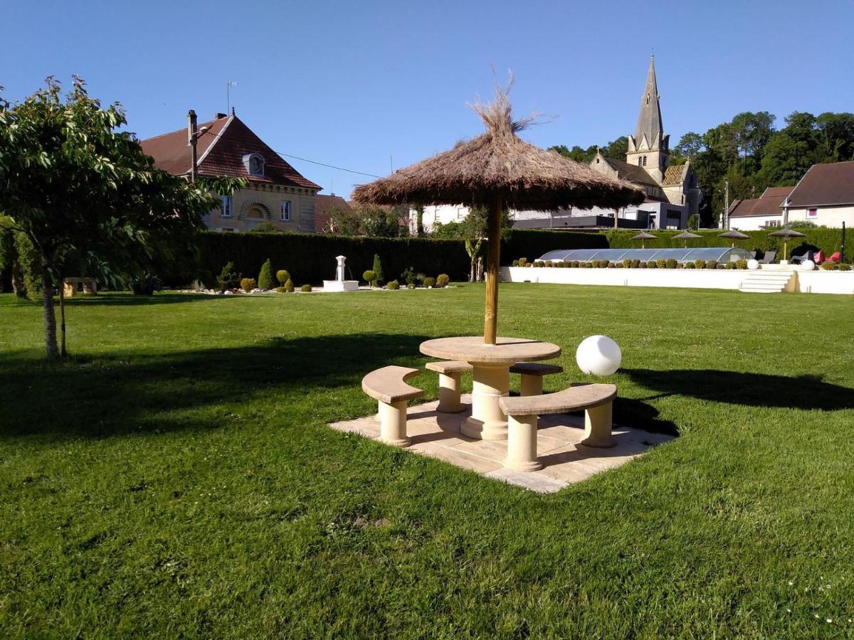 Hotel Le Domaine Des Papillons Beaujeu-Saint-Vallier-et-Pierrejux Esterno foto