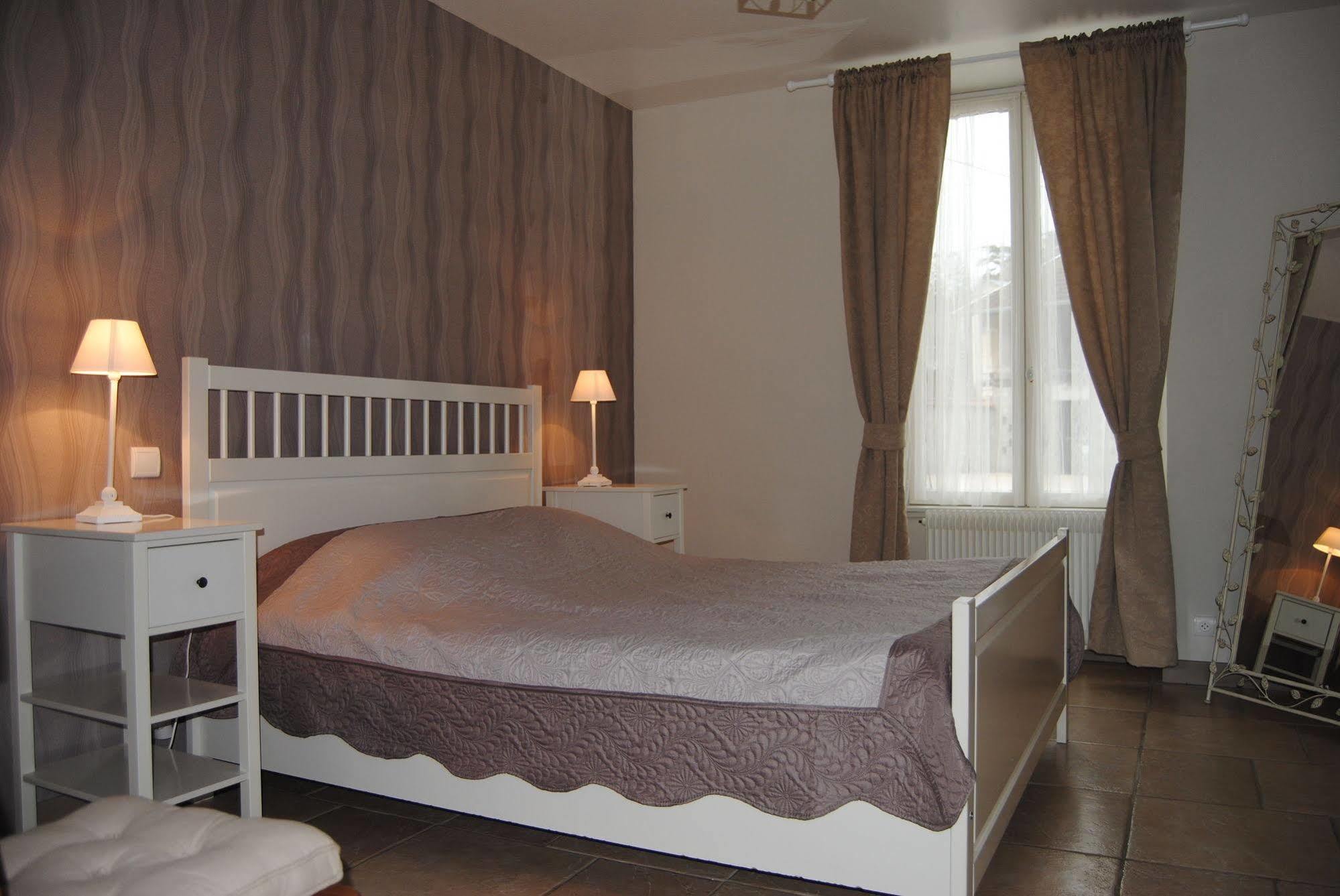Hotel Le Domaine Des Papillons Beaujeu-Saint-Vallier-et-Pierrejux Esterno foto