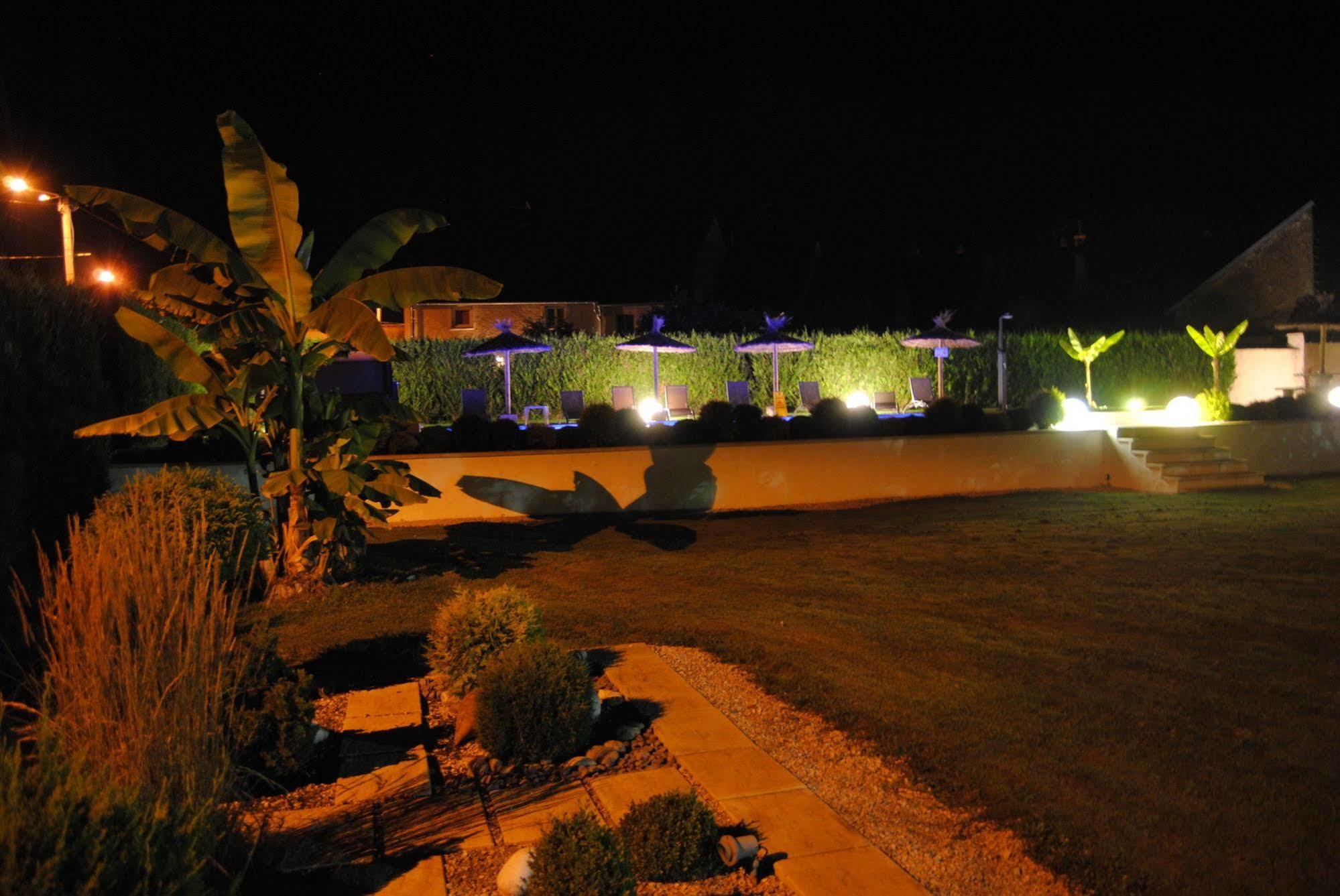 Hotel Le Domaine Des Papillons Beaujeu-Saint-Vallier-et-Pierrejux Esterno foto