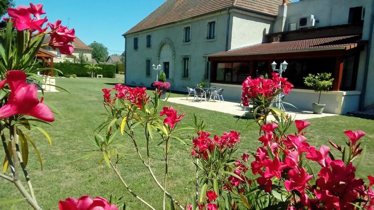 Hotel Le Domaine Des Papillons Beaujeu-Saint-Vallier-et-Pierrejux Esterno foto